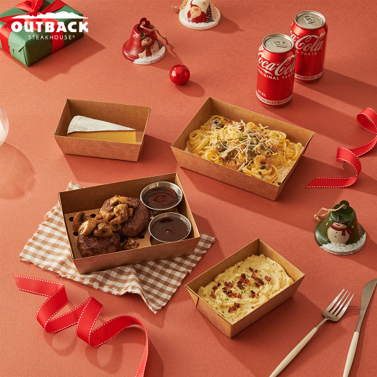 아웃백 스테이크하우스의 배달앱 전용 크리스마스 세트 메뉴 제품 이미지. <아웃백 스테이크 하우스 제공>